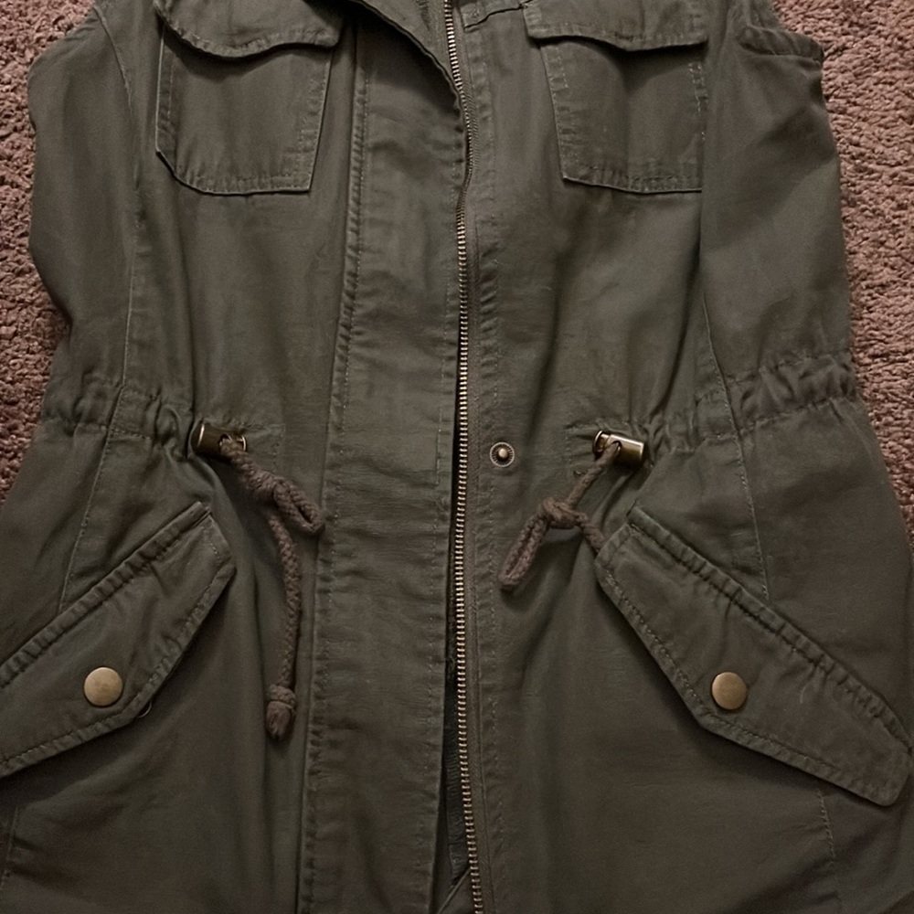 American Rag Vest - Picture 3 of 4